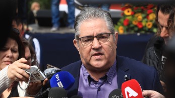 Ο Κουτσούμπας που σνόμπαρε την επιστολική ψήφο... συνεχίζει την περιοδεία του στη Γερμανία