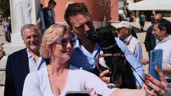 Ο «αδιαμεσολάβητος» Κασσελάκης: πουλώντας φύκια για μεταξωτές κορδέλες