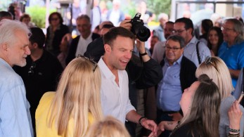 Κασσελάκης από Άρτα: ρεσιτάλ εκχυδαϊσμού του πολιτικού λόγου με μπαράζ επιθέσεων στη Νέα Δημοκρατία