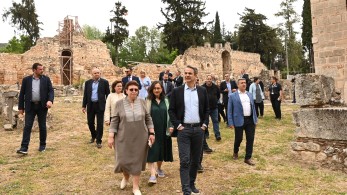 Στη Μονή Δαφνίου και τον Διομήδειο Βοτανικό Κήπο ο πρωθυπουργός (φωτό)