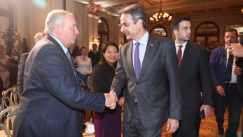 Σε εκδήλωση για τις φυσικές καταστροφές ο πρωθυπουργός - Παρών και ο Καραμανλής (φωτό)