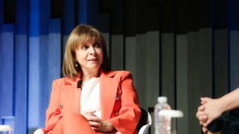 Σακελλαροπούλου για την επίθεση Φίτσο: Αυτή η πράξη βίας δεν μπορεί να γίνει ανεκτή