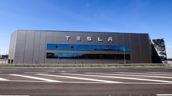 Βερολίνο: ακτιβιστές που αντιδρούν στην επέκταση του Gigafactory της Tesla συγκρούονται με την αστυνομία