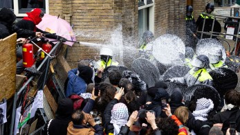 Άμστερνταμ: συγκρούσεις διαδηλωτών με αστυνομικούς στο πανεπιστήμιο για τη Γάζα
