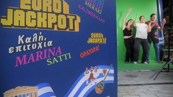 Οι eurofans εύχονται «καλή επιτυχία» στη Μαρίνα Σάττι από το AR video booth by Eurojackpot