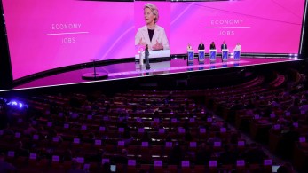 ΕΕ-Debate: πέντε υποψήφιοι για την προεδρία της Κομισιόν διασταύρωσαν τα ξίφη τους