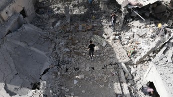 Αδιάκοπο το σφυροκόπημα στη Γάζα-έφθασαν οι πρώτες παρτίδες ανθρωπιστικής βοήθειας