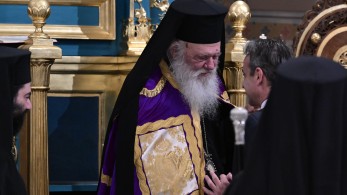 Στη Μητρόπολη Αθηνών παρακολούθησε τη λειτουργία της Μεγάλης Πέμπτης ο πρωθυπουργός