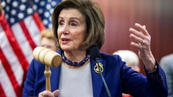 Τζο Μπάιντεν: η  Πελόζι τον καλεί να αποφασίσει αν θα παραμείνει υποψήφιος