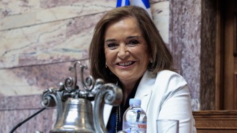 Ντόρα Μπακογιάννη: η πολιτικός που δεν μασάει τα λόγια της Ντόρα Μπακογιάννη: η πολιτικός που δεν μασάει τα λόγια της