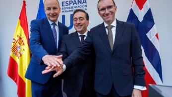 Η Ιρλανδία αναγνωρίζει επισήμως παλαιστινιακό κράτος, ανοίγει πρεσβεία στην Ραμάλα Η Ιρλανδία αναγνωρίζει επισήμως παλαιστινιακό κράτος, ανοίγει πρεσβεία στην Ραμάλα