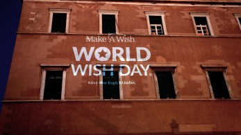 Η Βουλή φωταγωγήθηκε με το γαλάζιο χρώμα της Παγκόσμιας Ημέρας Ευχής