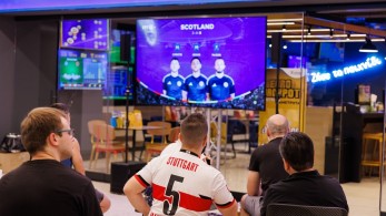 Η μονομαχία Γαλλία-Αυστρία παίζει απόψε στα καταστήματα ΟΠΑΠ