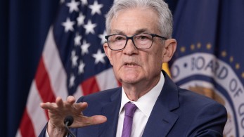 Fed: αμετάβλητα έβδομη συνεχή φορά τα επιτόκια