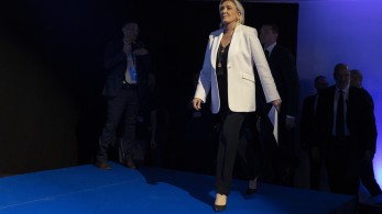 Γαλλία: η Λεπέν προκαλεί κραχ στο χρηματιστήριο του Παρισιού