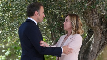 G7: σύγκρουση Μελόνι-Μακρόν για το δικαίωμα στην άμβλωση