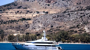 Φωτιά στην Ύδρα: στον εισαγγελέα σήμερα οι 13 συλληφθέντες της θαλαμηγού «Persefoni I»