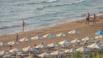 Ξεκινούν οι αιτήσεις για 300.000 επιταγές κοινωνικού τουρισμού