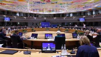 Προς λευκό καπνό στη Σύνοδο Κορυφής με τη Μελόνι βαρύ πεπόνι Προς λευκό καπνό στη Σύνοδο Κορυφής με τη Μελόνι βαρύ πεπόνι