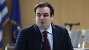 Πιερρακάκης: Και στο διάλειμμα θα απαγορεύεται η χρήση κινητού - Θα επιβάλεται μια ημέρα αποβολή