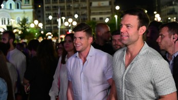 Χαμός στο X με τους αχθοφόρους αστυνομικούς (;) του Κασσελάκη και του Τάιλερ στις Σπέτσες