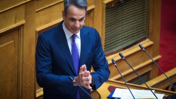 Μητσοτάκης-αντιπολίτευση: από τη μία πλευρά η σιγουριά και από την άλλη το χάος...