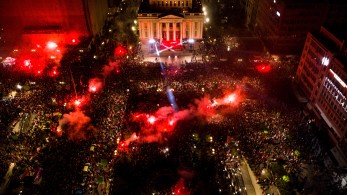 Ολυμπιακός: ολονύχτιο πάρτι σε όλη την Ελλάδα για τον κυπελλούχο Ευρώπης - «Κάηκε» ο Πειραιάς