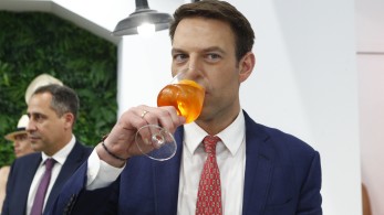 Circus! Παρακάλια Κασσελάκη σε Πολάκη - Γύρνα πίσω ή έστω τηλεφώνα