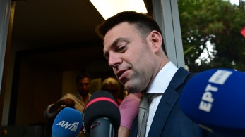 Όχι, Στέφανε, με τις πλάτες της Αριστεράς ανεβαίνει η Ακροδεξιά... Όχι, Στέφανε, με τις πλάτες της Αριστεράς ανεβαίνει η Ακροδεξιά...