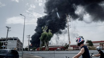 Έκρηξη και μεγάλη φωτιά σε εργοστάσιο στην Κάτω Κηφισιά