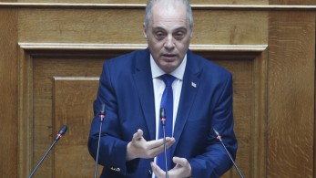 Τον χαβά του ο Βελόπουλος: «Βλέπει» πολιτική απάτη στον ανασχηματισμό και ζητεί εκλογές