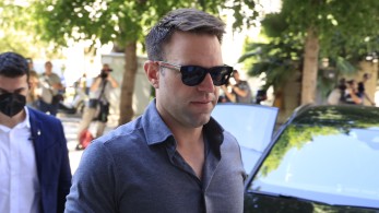 Στέφανος Κασσελάκης για «Αυγή»: «Μόνο με μαύρο χρήμα» δεν θα έκλεινε