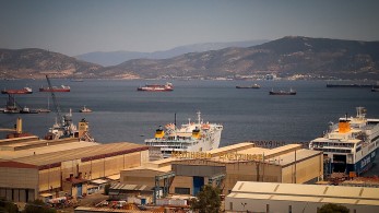 Επίσκεψη του επιτρόπου για την Εσωτερική Αγορά στα Ναυπηγεία Ελευσίνας και στα Ελληνικά Καλώδια