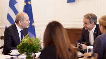Συνάντηση Μητσοτάκη με τον αναπληρωτή πρωθυπουργό της Ιορδανίας με επίκεντρο την εκτόνωση της κρίσης στη Γάζα