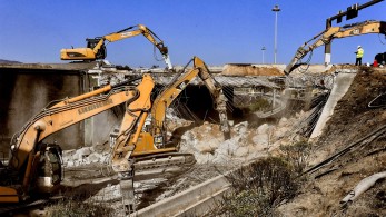 Εθνική οδός Αθηνών-Κορίνθου: Κατεδάφιση της γέφυρας μετά την ανατροπή βυτιοφόρου-προειδοποιητικό μήνυμα του 112