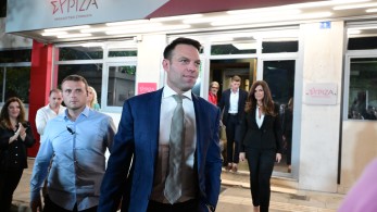 Κάνει ότι δεν καταλαβαίνει ο Κασσελάκης: εσωκομματικό μήνυμα ότι δεν φεύγει…