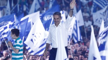 Η λάσπη είναι παλιά συνταγή - η Νέα Δημοκρατία είναι το μέλλον