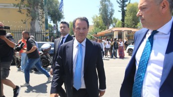 Σύζυγος Λύτρα: «Μόλις μπήκαμε στο αυτοκίνητο μου έριξε την πρώτη μπουνιά στο πρόσωπο»