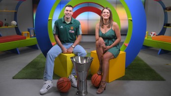 Ο Κώστας Σλούκας με το τρόπαιο της Euroleague στο ΟΠΑΠ Game Time