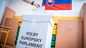 Άνοιξαν οι κάλπες σε Σλοβακία, Ιταλία, Τσεχία, Λετονία και Μάλτα