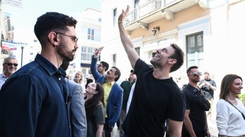 Ράγισε το… προσωπείο: εκτεθειμένος ο… cool  Στέφανος