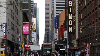 ΗΠΑ: Tα θέατρα του Μπρόντγουεϊ θα μείνουν κλειστά έως τον Ιανουάριο του 2021