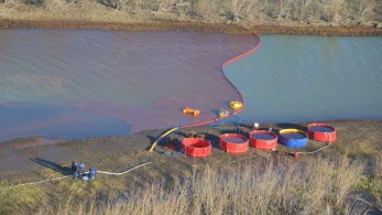 Greenpeace: Στα 1,24 δισ. ευρώ οι περιβαλλοντικές ζημιές στα ύδατα της Αρκτικής