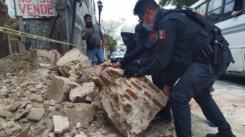 Τουλάχιστον δύο νεκροί από τον ισχυρό σεισμό στο Μεξικό (vid)