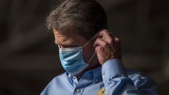 ΗΠΑ: Αυξάνονται τα κρούσματα και το… άγχος