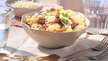 Σήμερα τρώμε πένες με κολοκυθάκια και ξινομυζήθρα