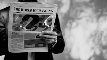 Έρολ Ούσερ στο tomanifesto.gr: Το σημαντικό μήνυμα του COVID-19 – Η αλλαγή