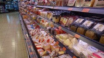 Στα τυποποιημένα τρόφιμα το…έριξαν οι Έλληνες για λόγους ασφάλειας