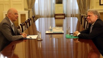 Συνεχίζεται η ενημέρωση των πολιτικών κομμάτων από τον Δένδια