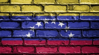 Το Καράκας ακύρωσε την απέλαση της πρέσβειρας της ΕΕ, αλλά αναμένει ανταλλάγματα